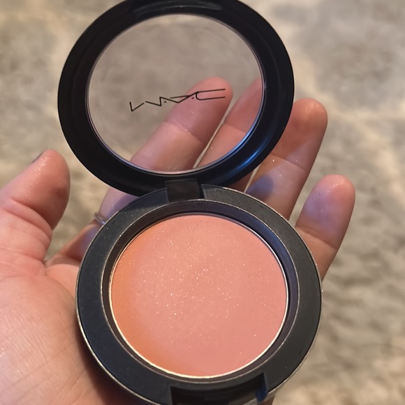 MAC Melba blush - never used! - Picture 2 of 4